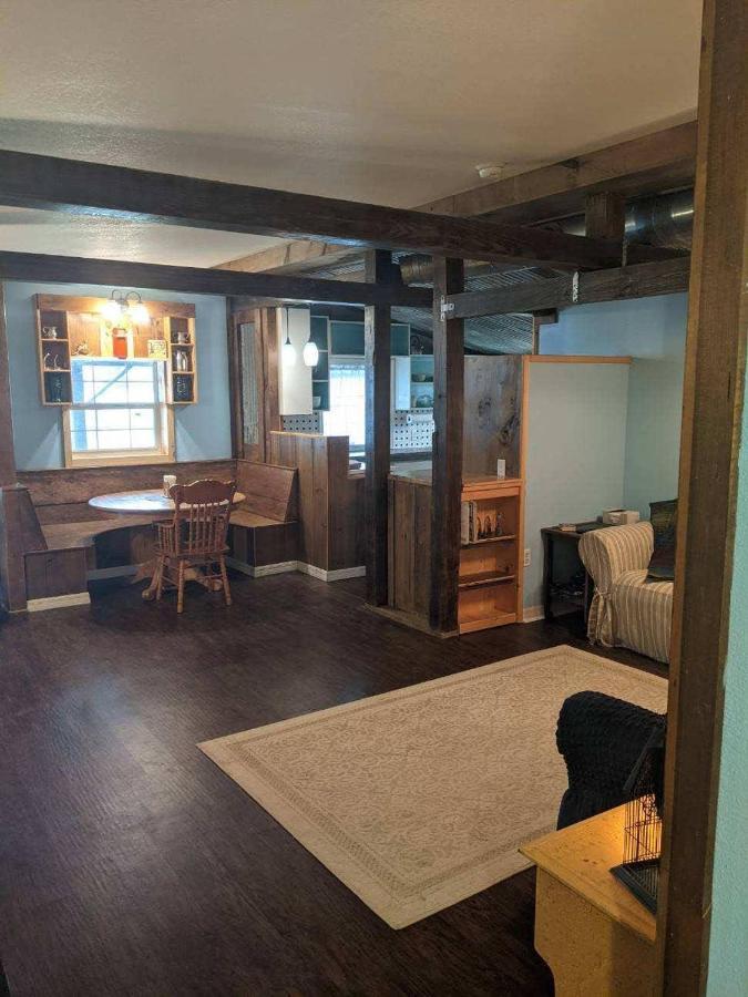 Bunkhouse Farm Stay Fort White Extérieur photo