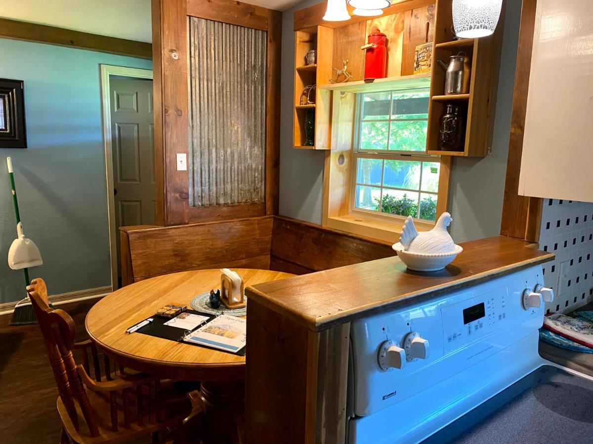 Bunkhouse Farm Stay Fort White Extérieur photo