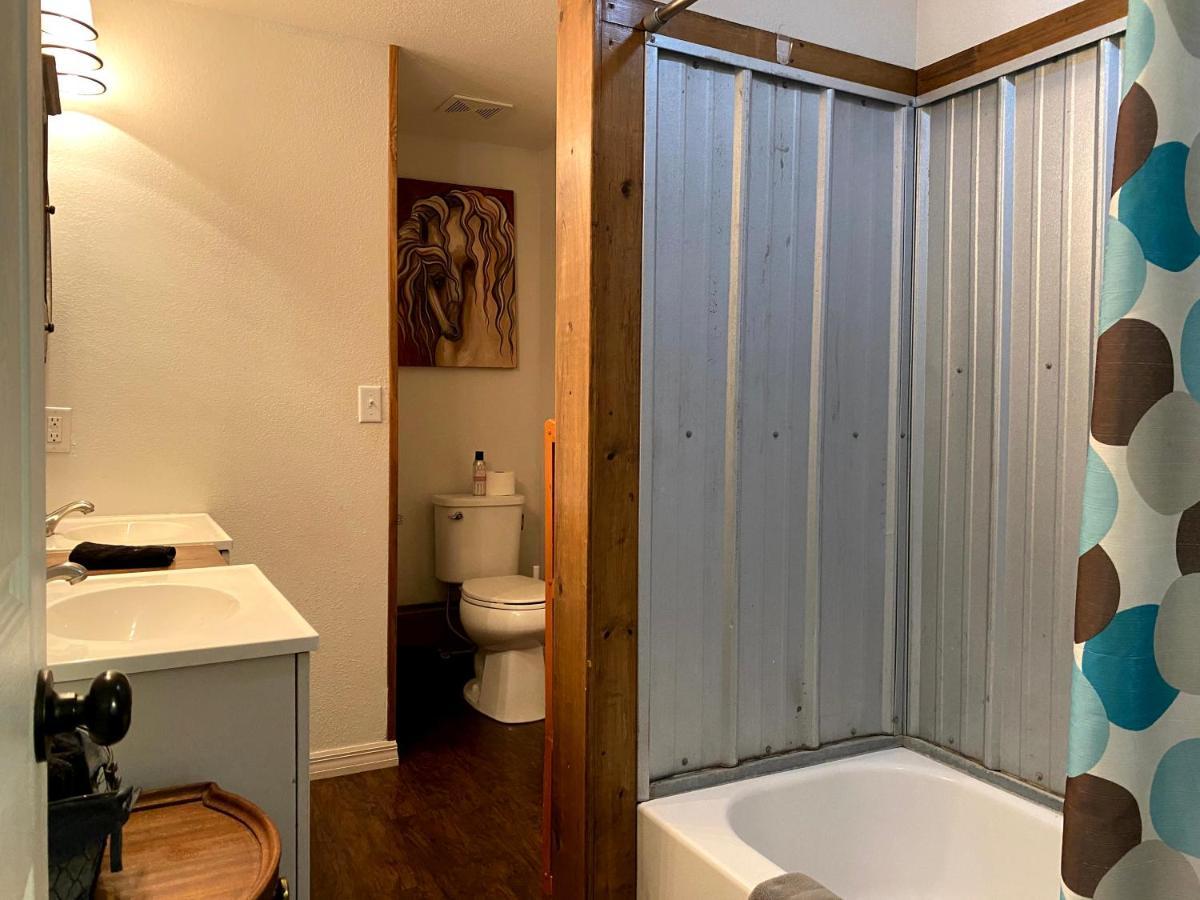 Bunkhouse Farm Stay Fort White Extérieur photo