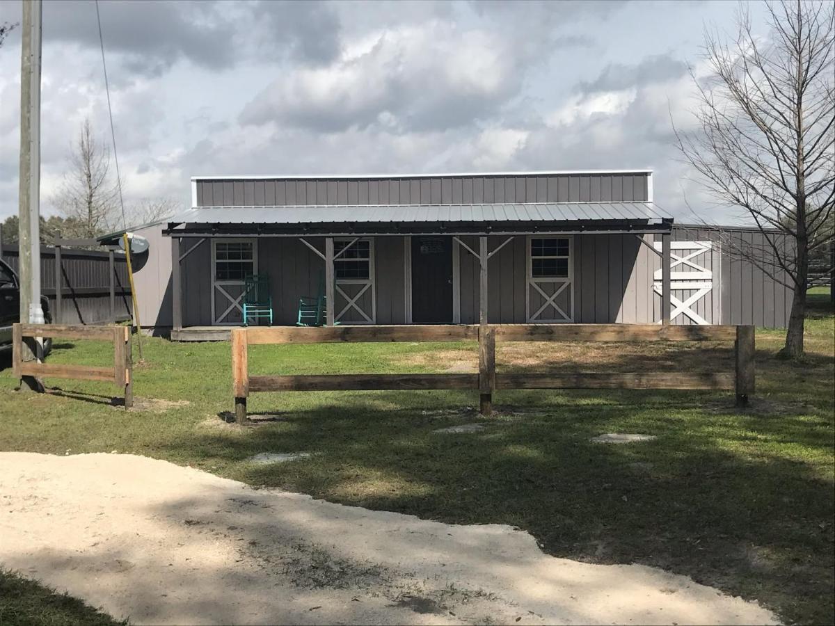 Bunkhouse Farm Stay Fort White Extérieur photo
