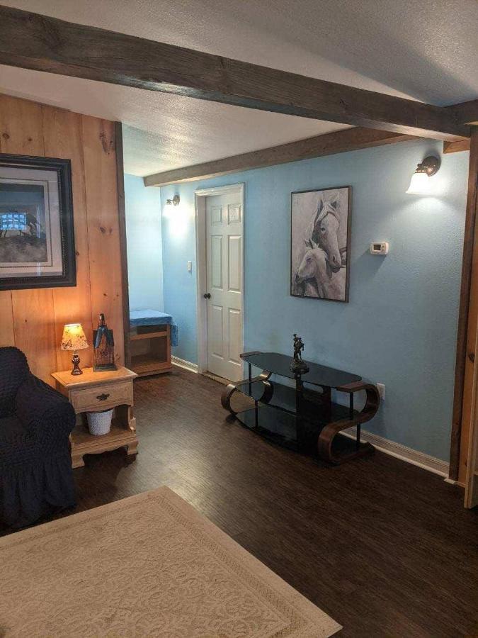 Bunkhouse Farm Stay Fort White Extérieur photo